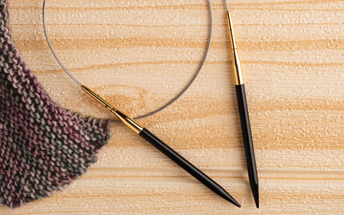 Knit 5 quick winter knitting projects using wooden knitting needles –